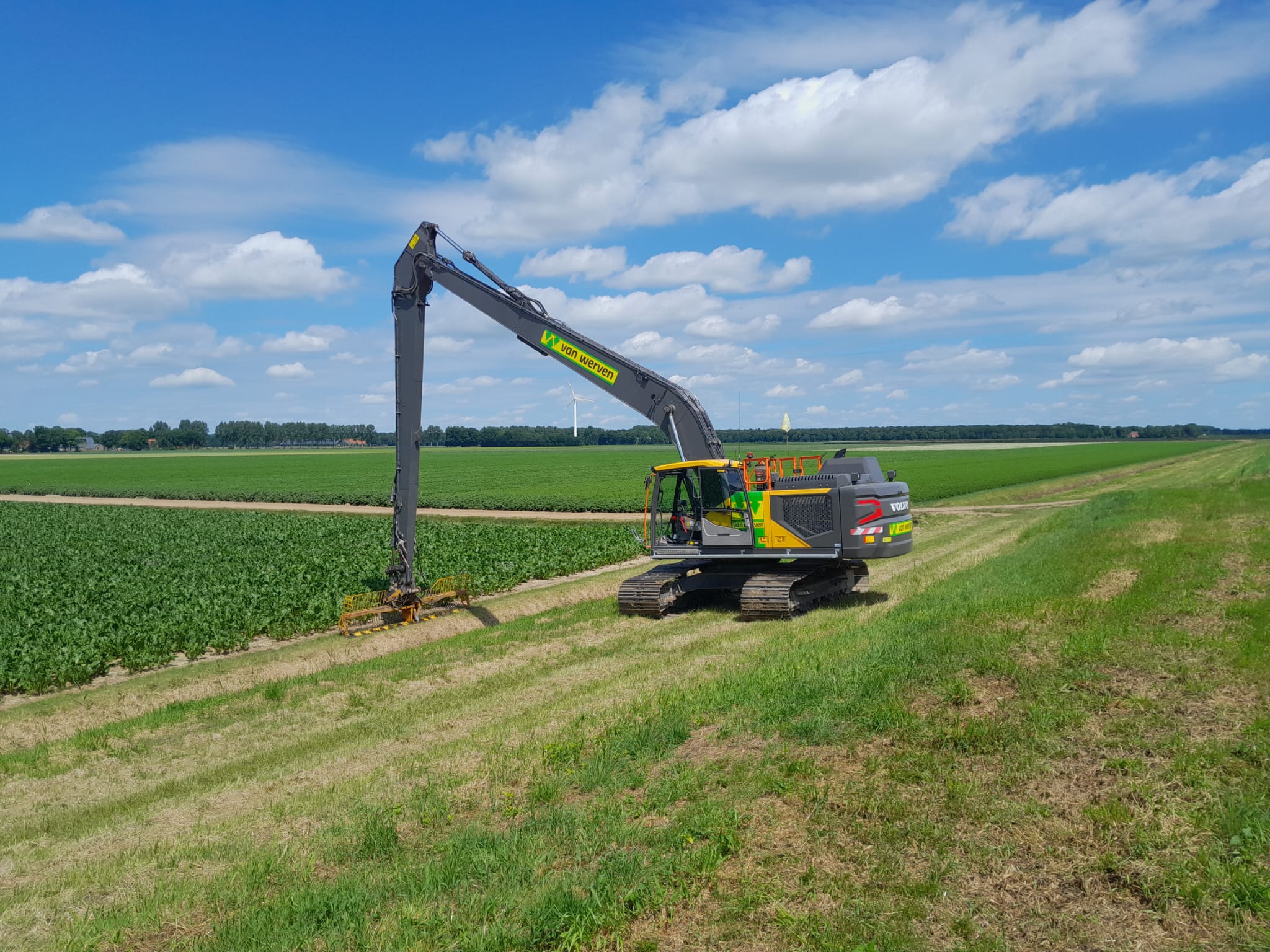 Week 25: Aan het maaikorven in de Noord Oost polder Ron Groot