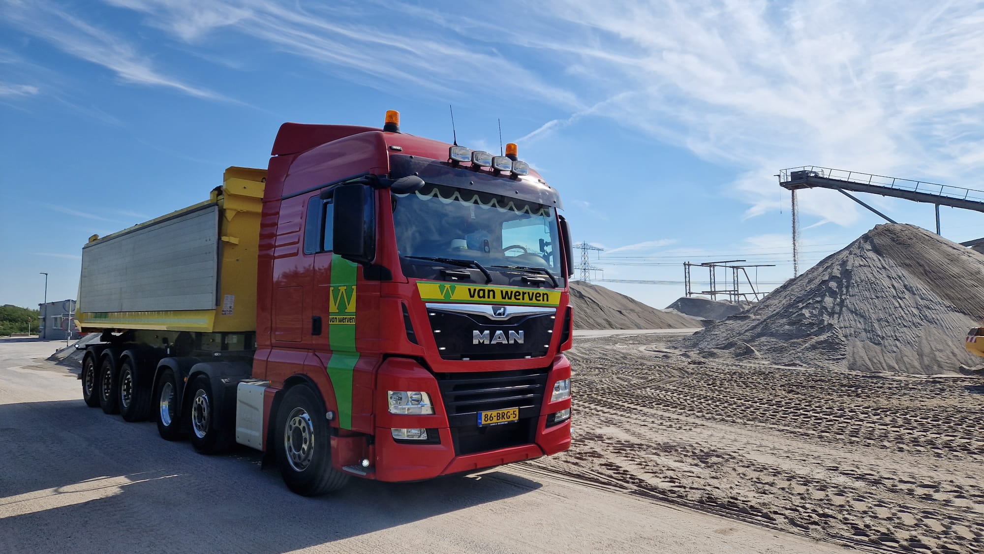 Henk van der Scheer zandladen voor de Mebin bij Terrazande