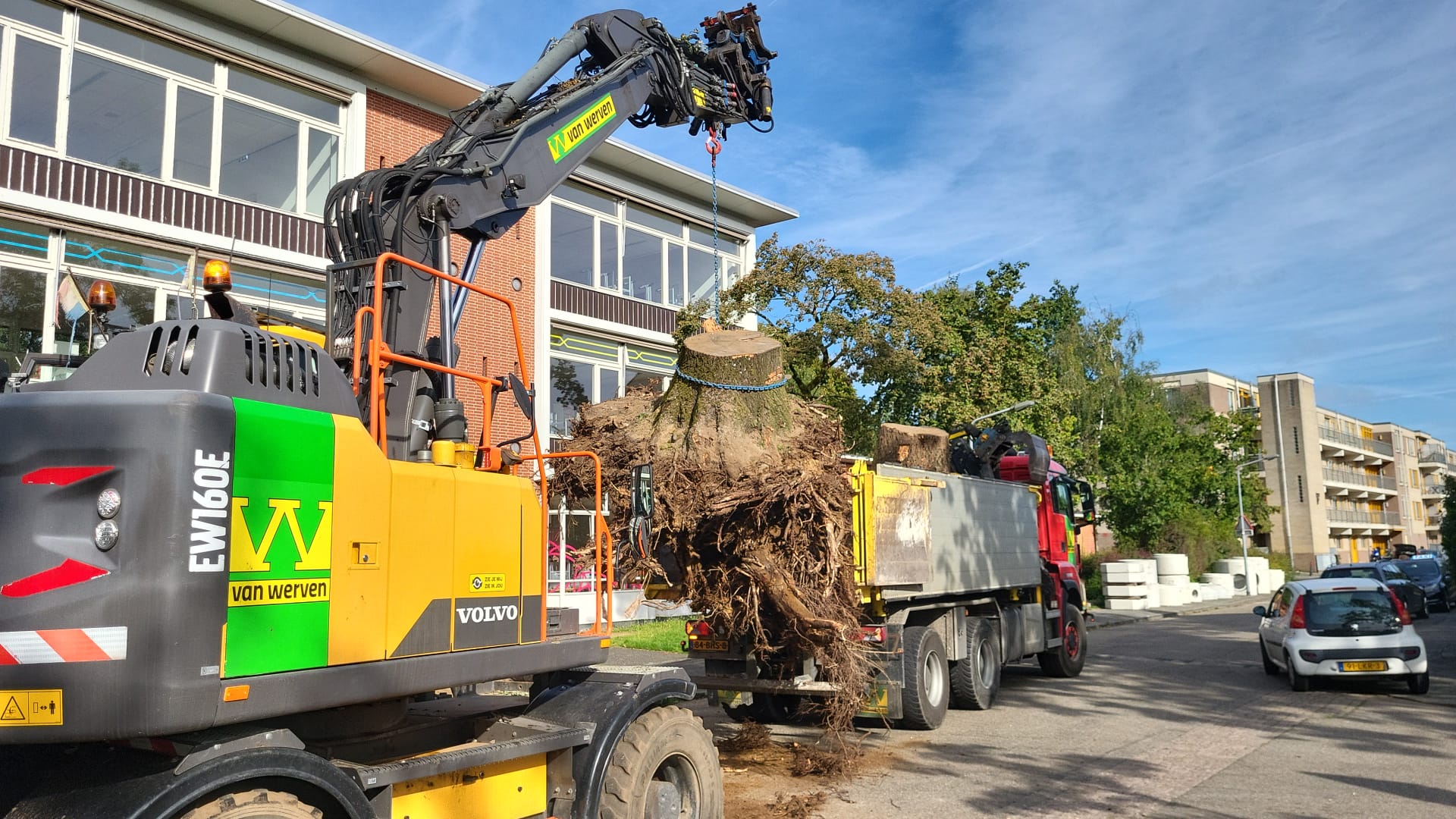 Rom en Lauran Renne stronkjes afvoeren voor Reimert in Hilversum